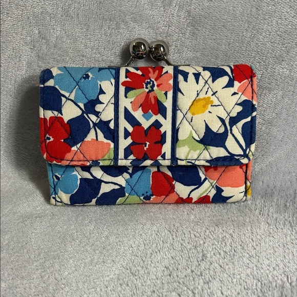 VERA BRADLEY Retired Pattern “Summer Cottage” Kisslock Wallet - Picture 1 of 6